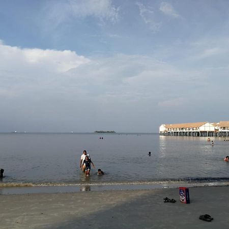 Seaview Gateway - Private Owner Hotel Port Dickson Bagian luar foto