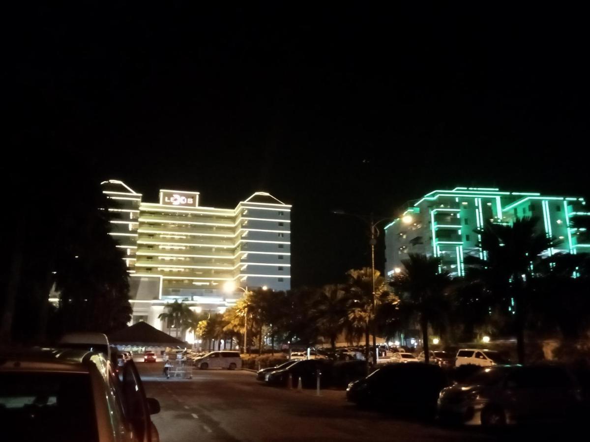 Seaview Gateway - Private Owner Hotel Port Dickson Bagian luar foto